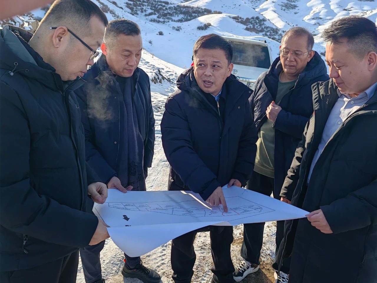 李曉東到新疆調(diào)研督導(dǎo)煤礦建設(shè)推進(jìn)工作，并慰問駐疆干部職工3