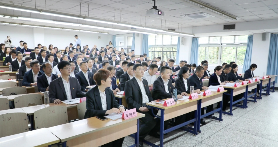 為實干賦能，為發展蓄力——宏河集團干部素質能力提升和煤礦工程技能提升培訓相繼開班！3